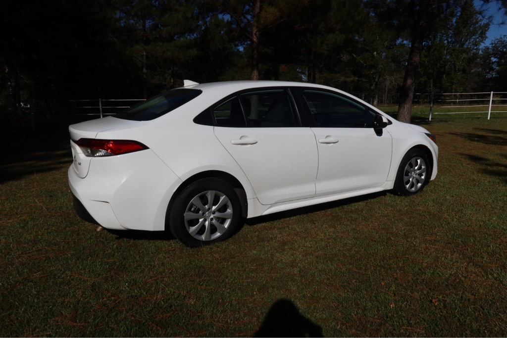 2023 Toyota Corolla LE's photo