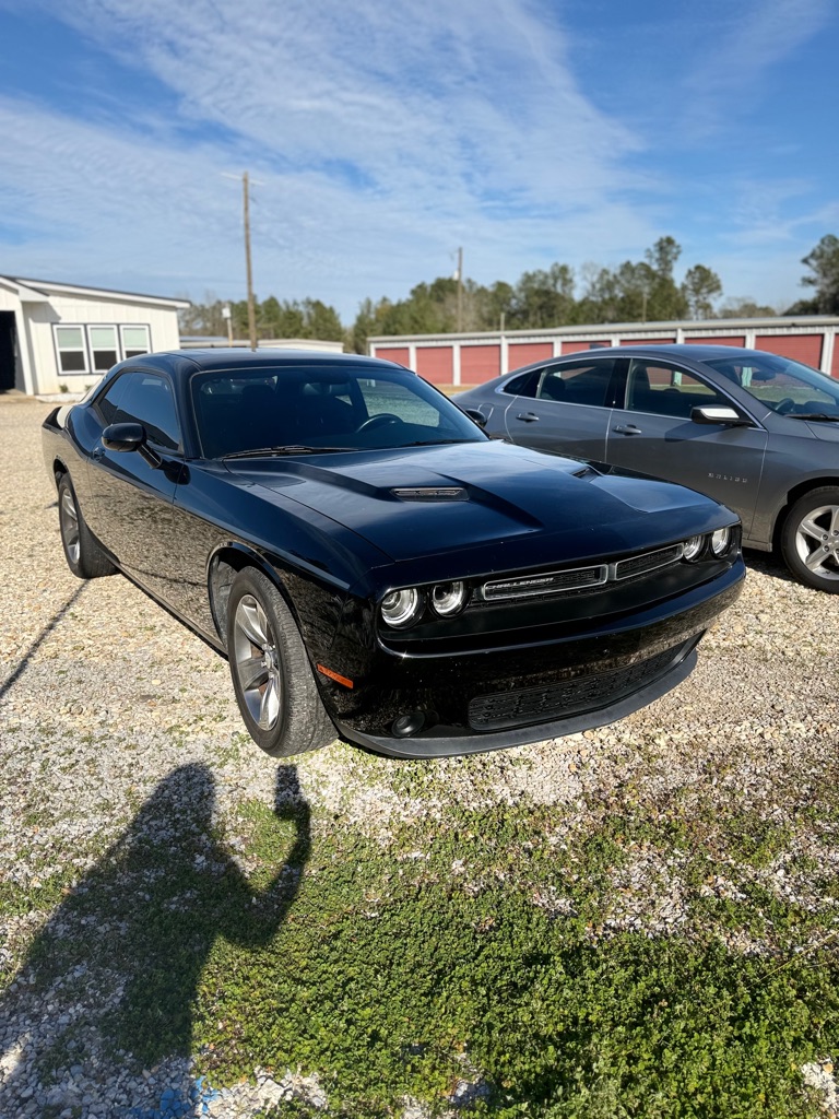 2015 Dodge Challenger SXT's photo
