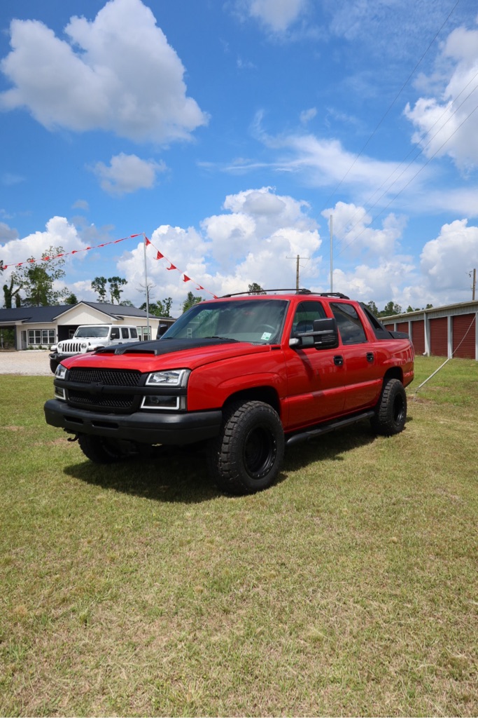 2004 Chevrolet Avalanche 2WD 1500 Series's photo