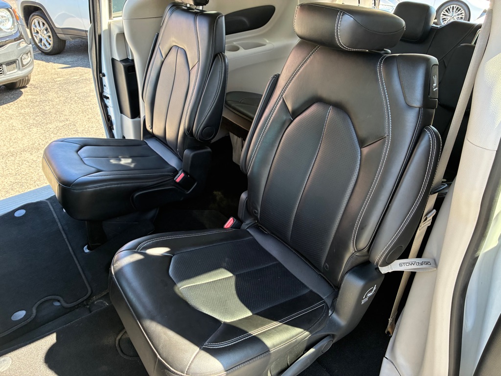 Photo 22 of this CHRYSLER PACIFICA
