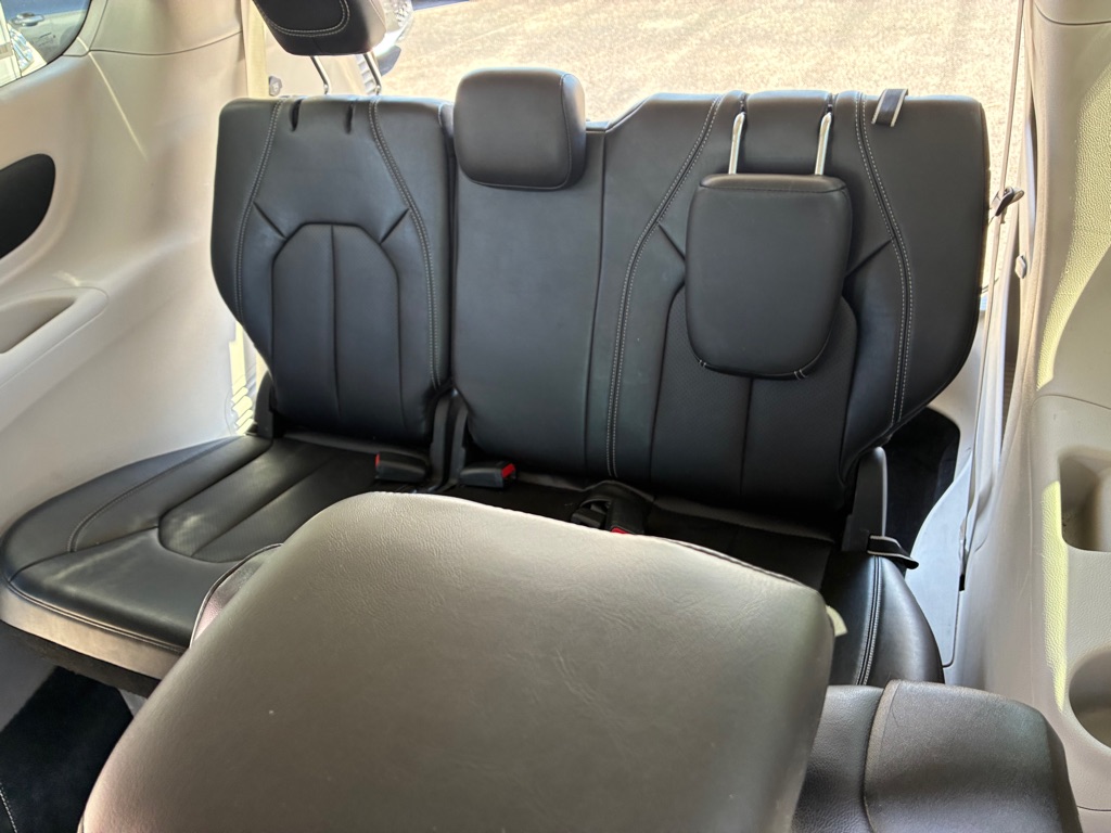 Photo 24 of this CHRYSLER PACIFICA