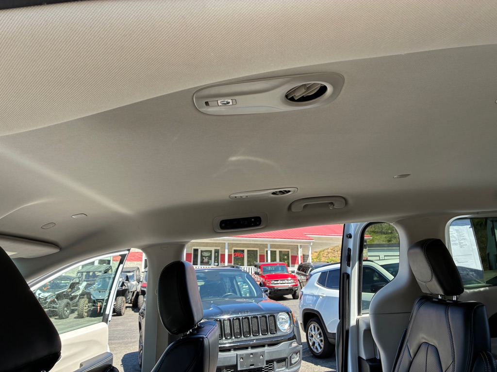 Photo 23 of this CHRYSLER PACIFICA