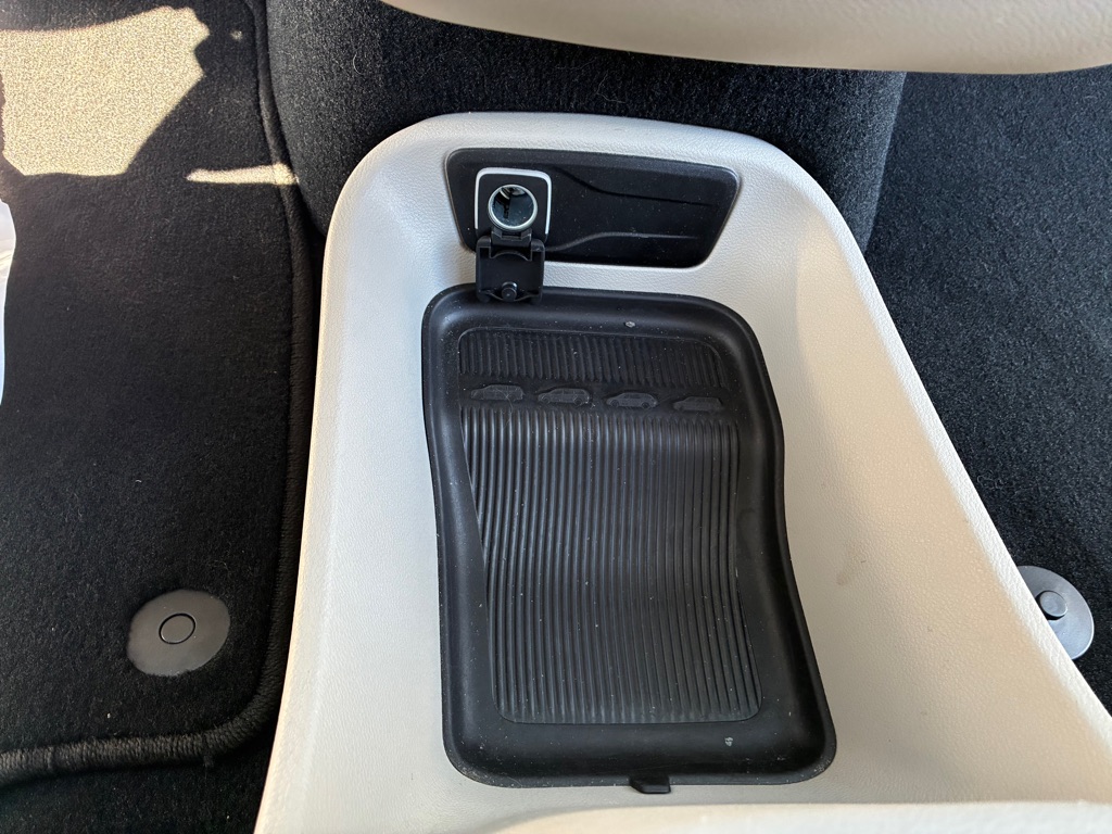 Photo 18 of this CHRYSLER PACIFICA
