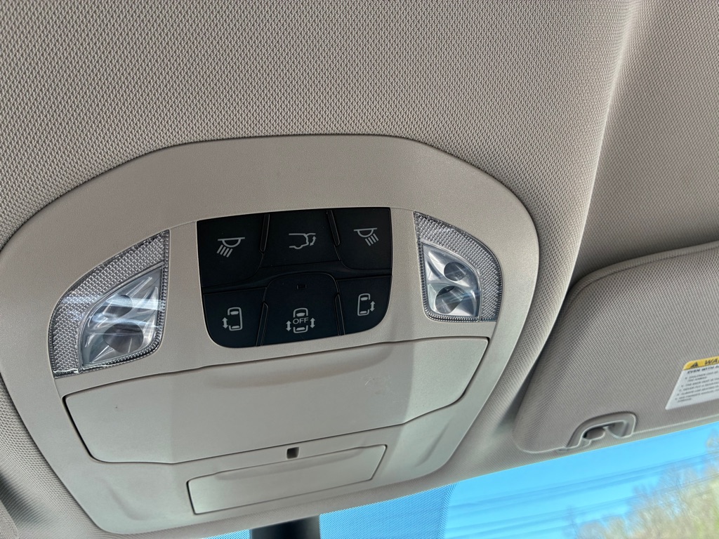Photo 21 of this CHRYSLER PACIFICA