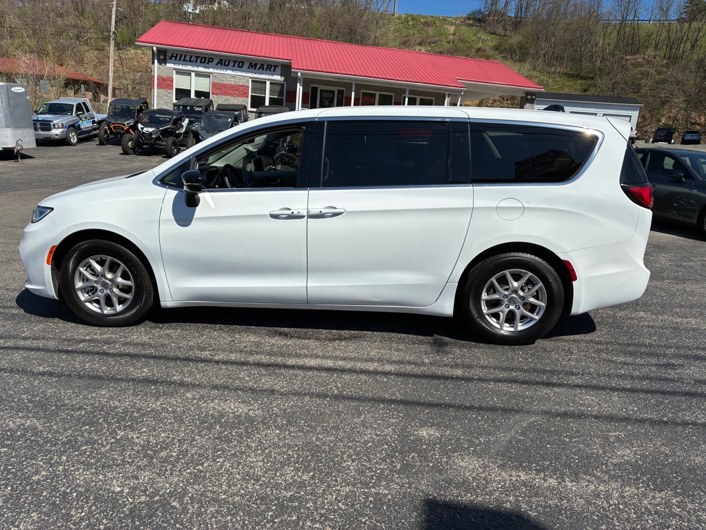 Photo 3 of this CHRYSLER PACIFICA