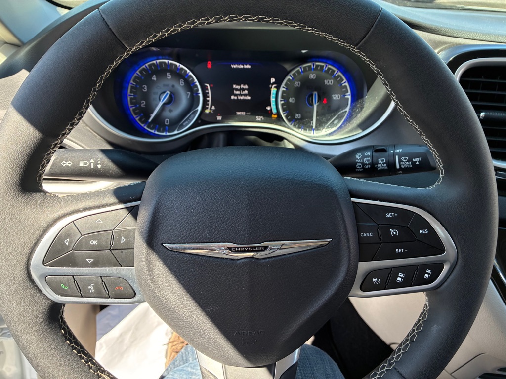 Photo 10 of this CHRYSLER PACIFICA