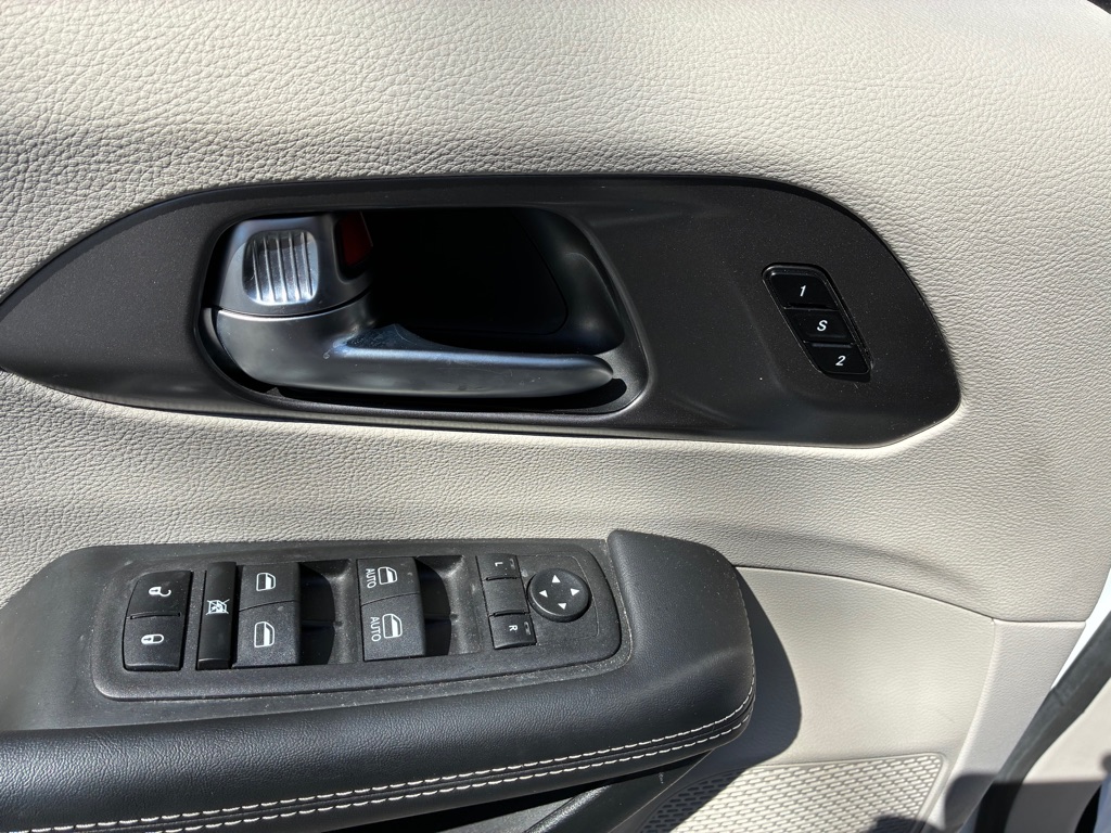 Photo 26 of this CHRYSLER PACIFICA