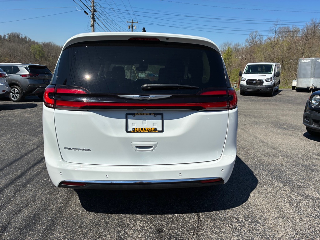 Photo 4 of this CHRYSLER PACIFICA