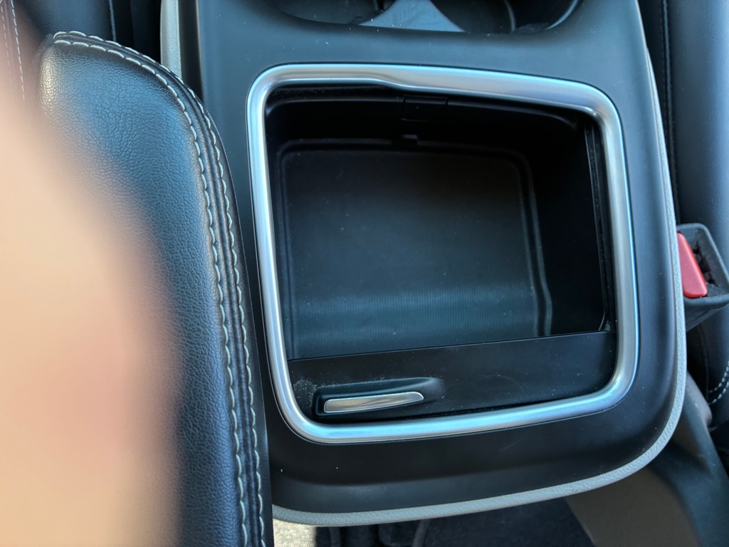 Photo 19 of this CHRYSLER PACIFICA