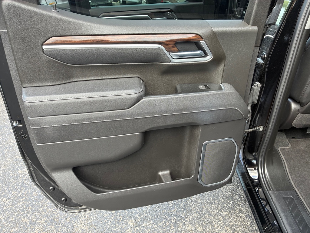 Photo 14 of this GMC SIERRA