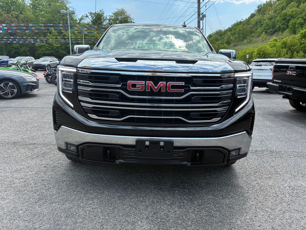 Photo 2 of this GMC SIERRA