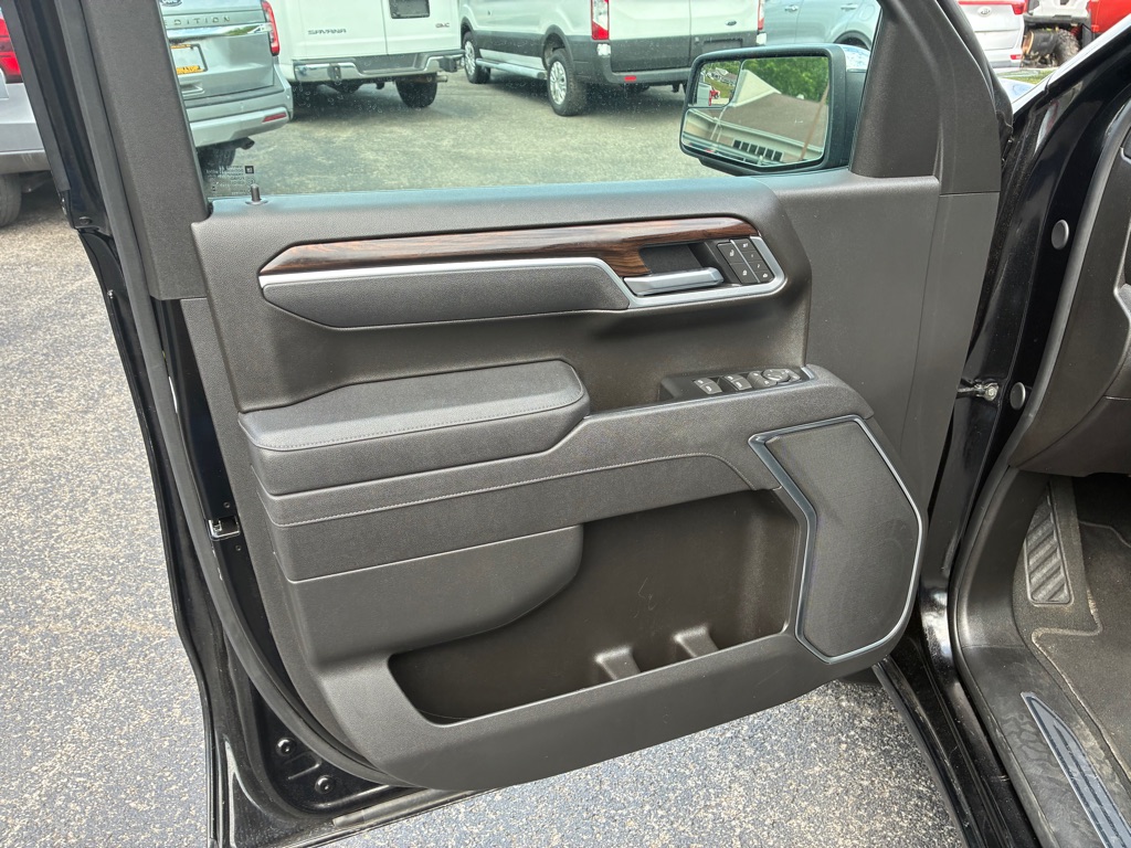 Photo 13 of this GMC SIERRA