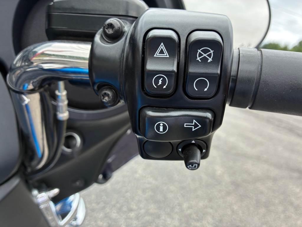 Photo 12 of this HARLEY DAVIDSON STREET GLIDE