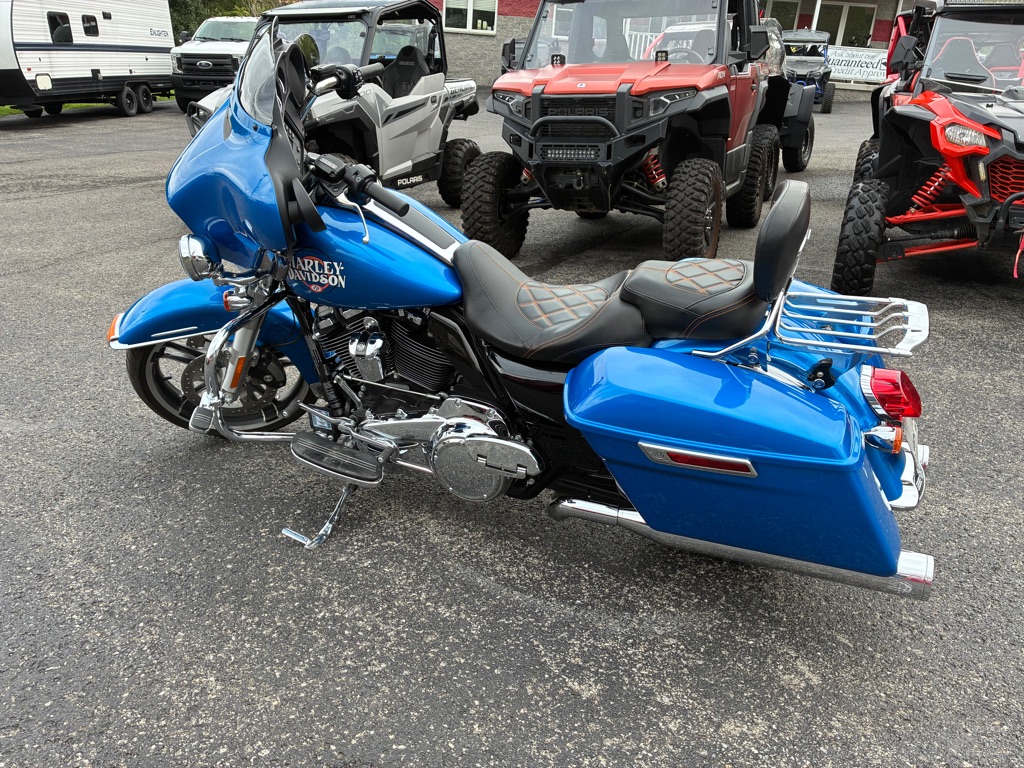 Photo 3 of this HARLEY DAVIDSON STREET GLIDE