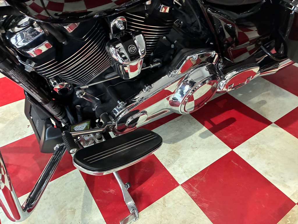 Photo 4 of this HARLEY DAVIDSON STREET GLIDE
