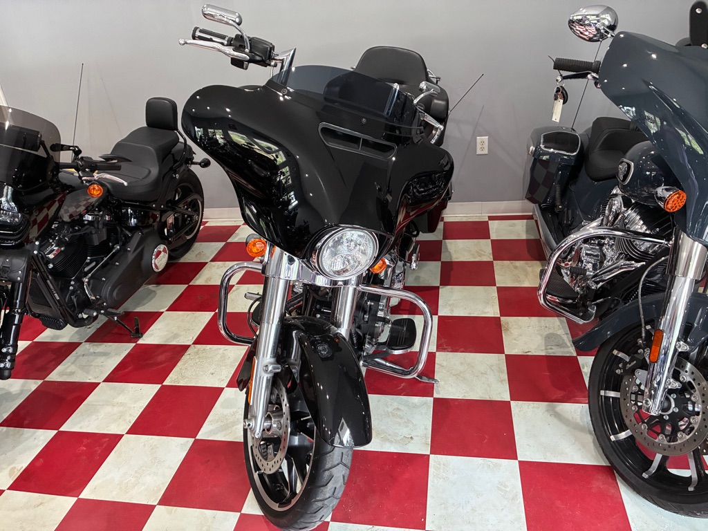 Photo 2 of this HARLEY DAVIDSON STREET GLIDE