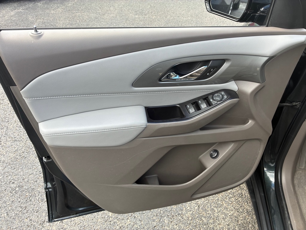 Photo 7 of this CHEVROLET TRAVERSE