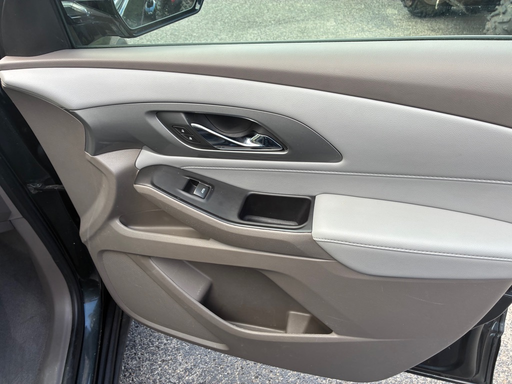 Photo 11 of this CHEVROLET TRAVERSE