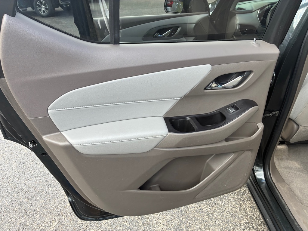 Photo 8 of this CHEVROLET TRAVERSE