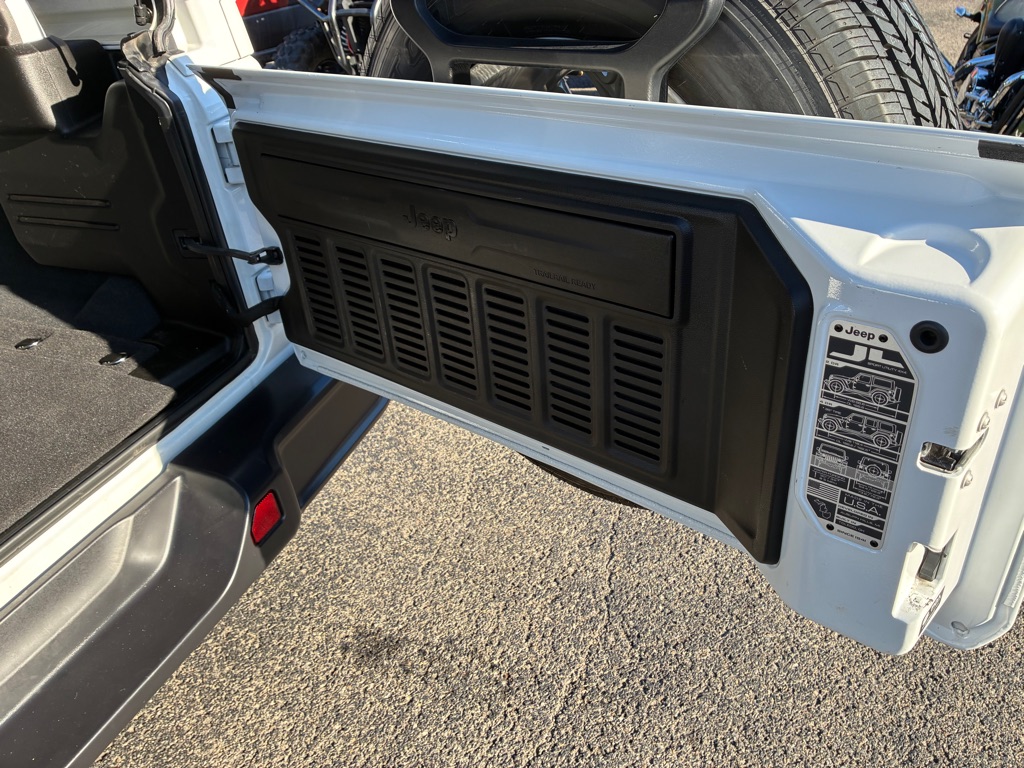 Photo 10 of this JEEP WRANGLER