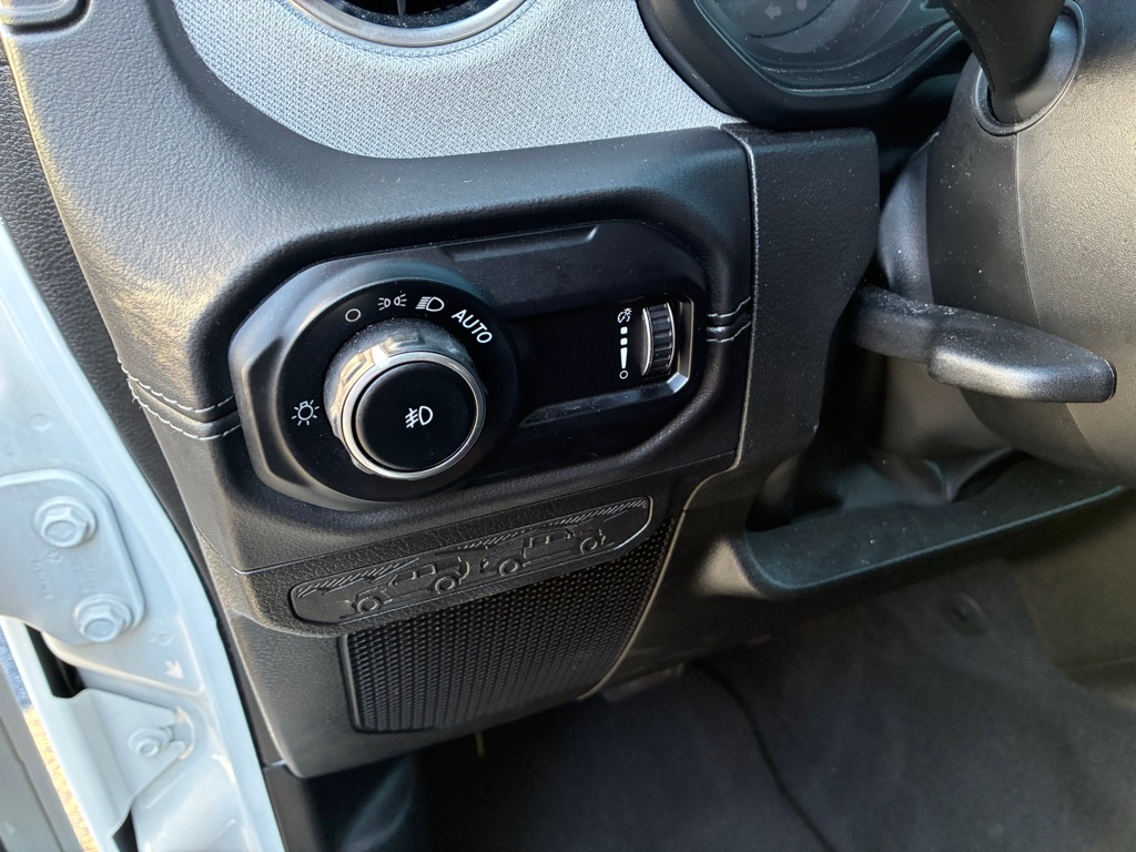 Photo 25 of this JEEP WRANGLER