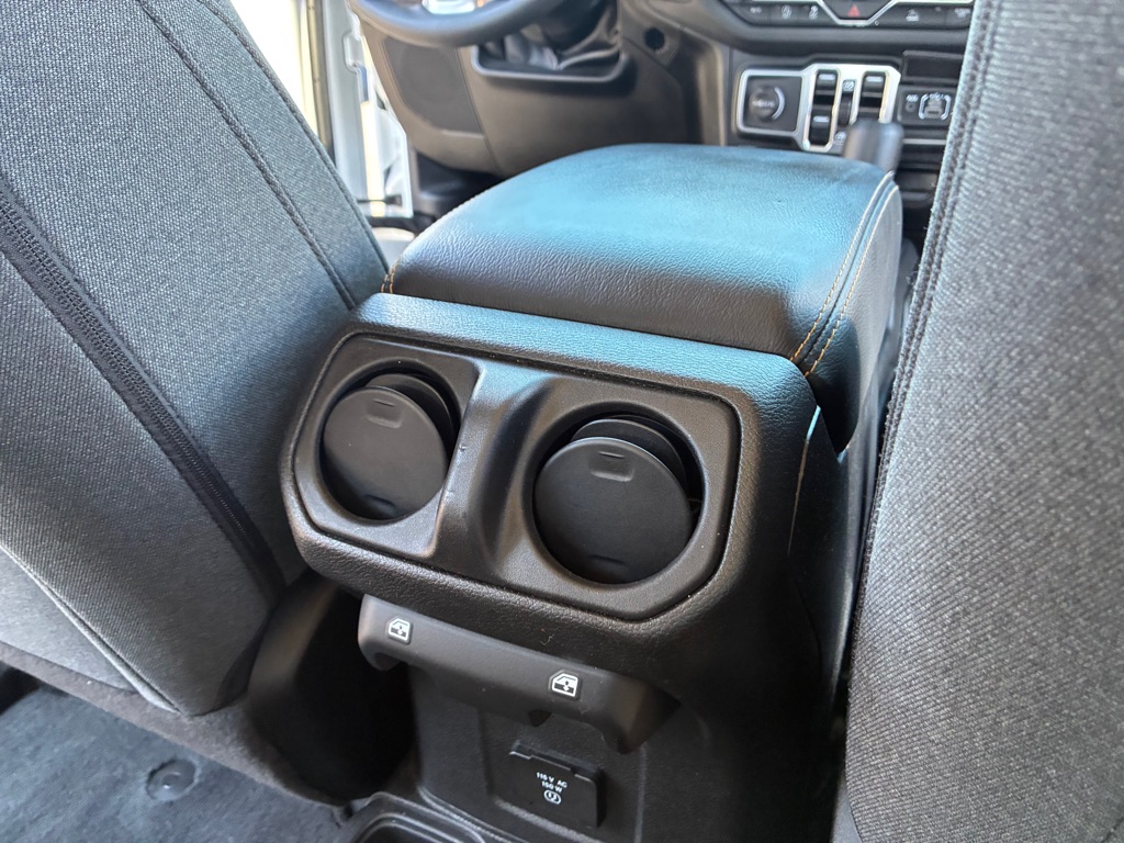 Photo 15 of this JEEP WRANGLER