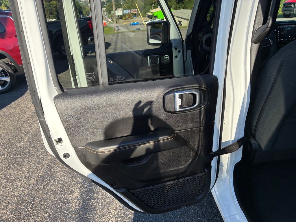 Photo 8 of this JEEP WRANGLER