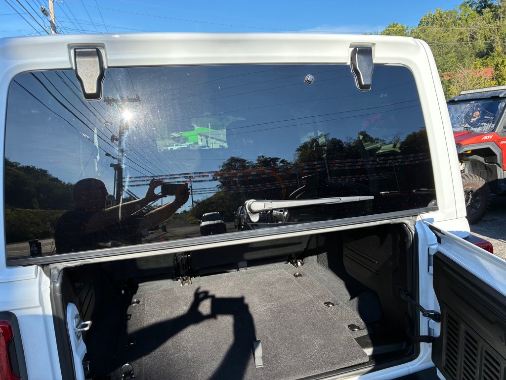 Photo 40 of this JEEP WRANGLER