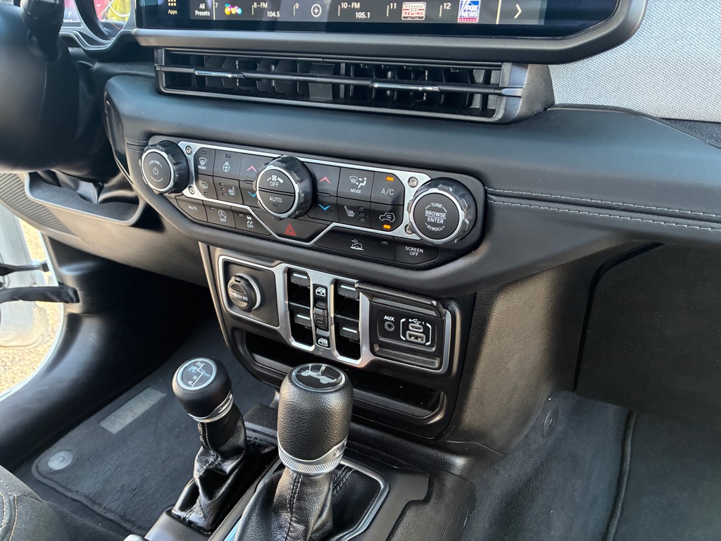 Photo 21 of this JEEP WRANGLER