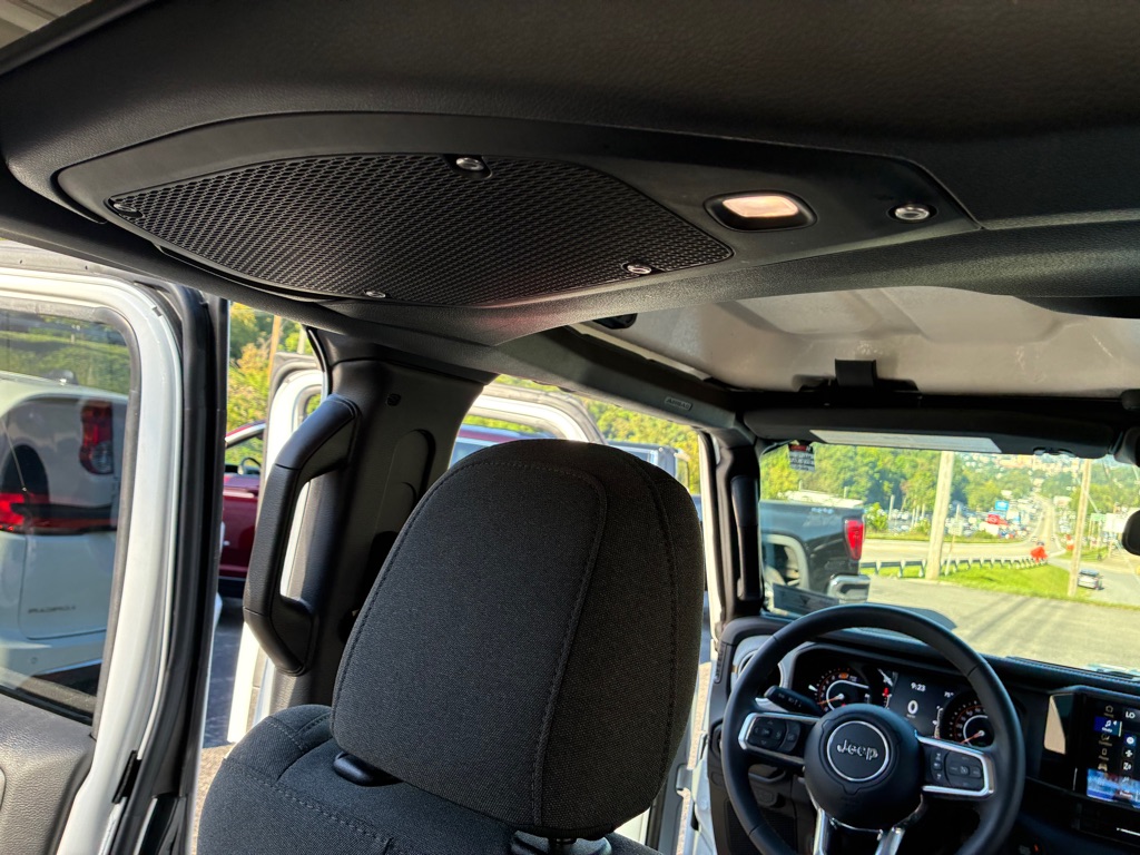 Photo 19 of this JEEP WRANGLER