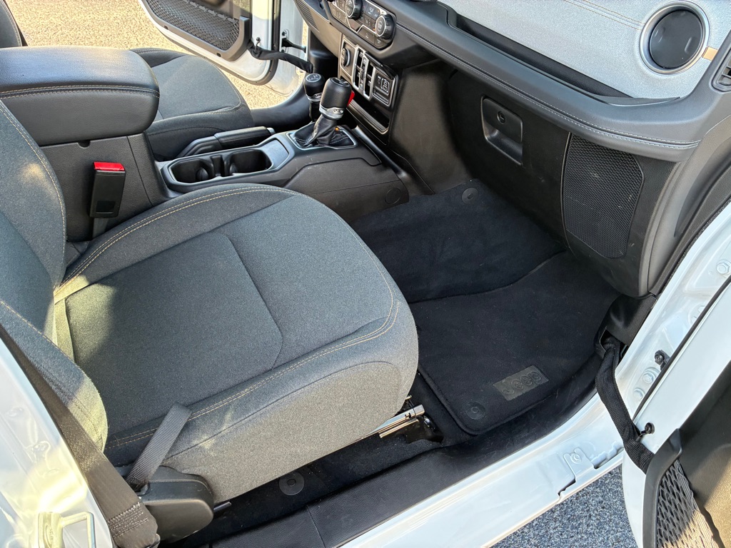 Photo 23 of this JEEP WRANGLER