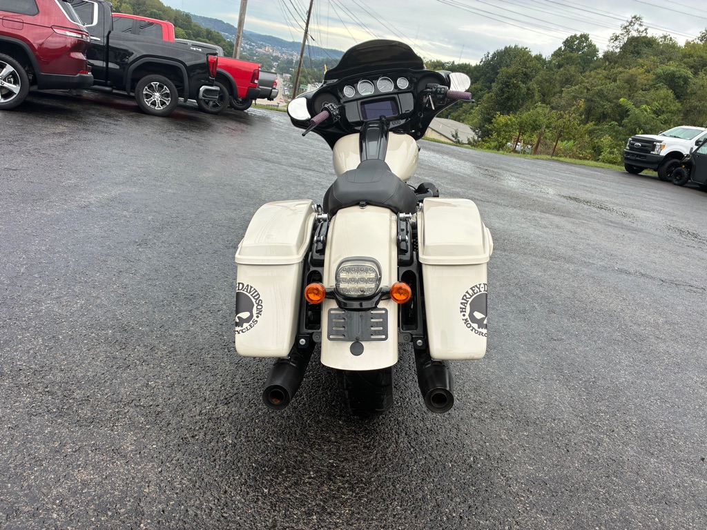 Photo 4 of this HARLEY DAVIDSON STREET GLIDE SP
