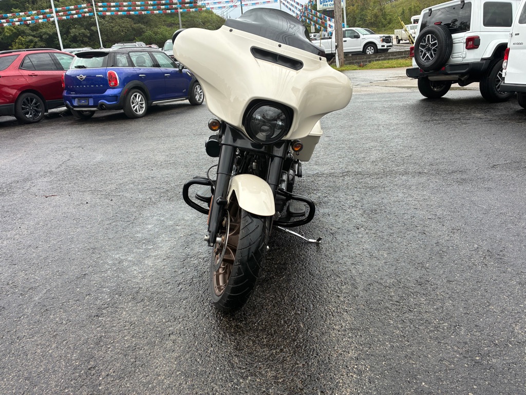 Photo 2 of this HARLEY DAVIDSON STREET GLIDE SP