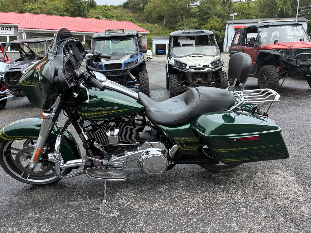Photo 3 of this HARLEY DAVIDSON STREET GLIDE