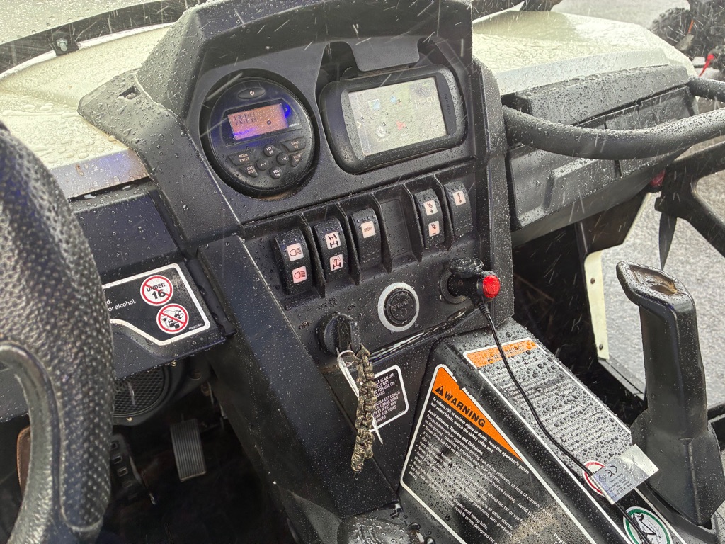 Photo 10 of this CAN AM COMMANDER 1000R