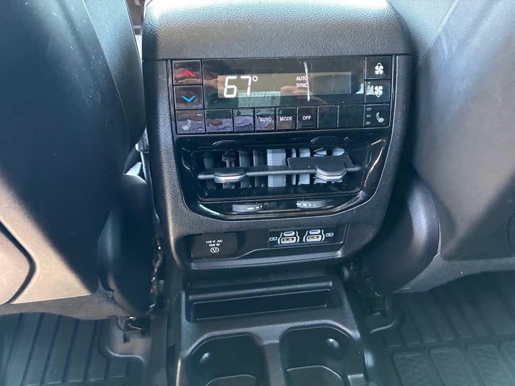 Photo 20 of this JEEP GRAND CHEROKEE