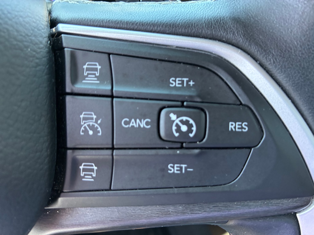 Photo 28 of this JEEP GRAND CHEROKEE
