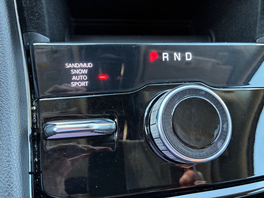 Photo 37 of this JEEP GRAND CHEROKEE