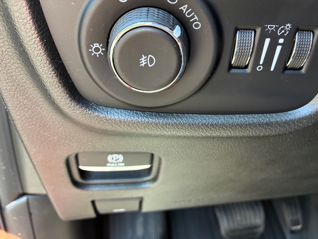 Photo 38 of this JEEP GRAND CHEROKEE