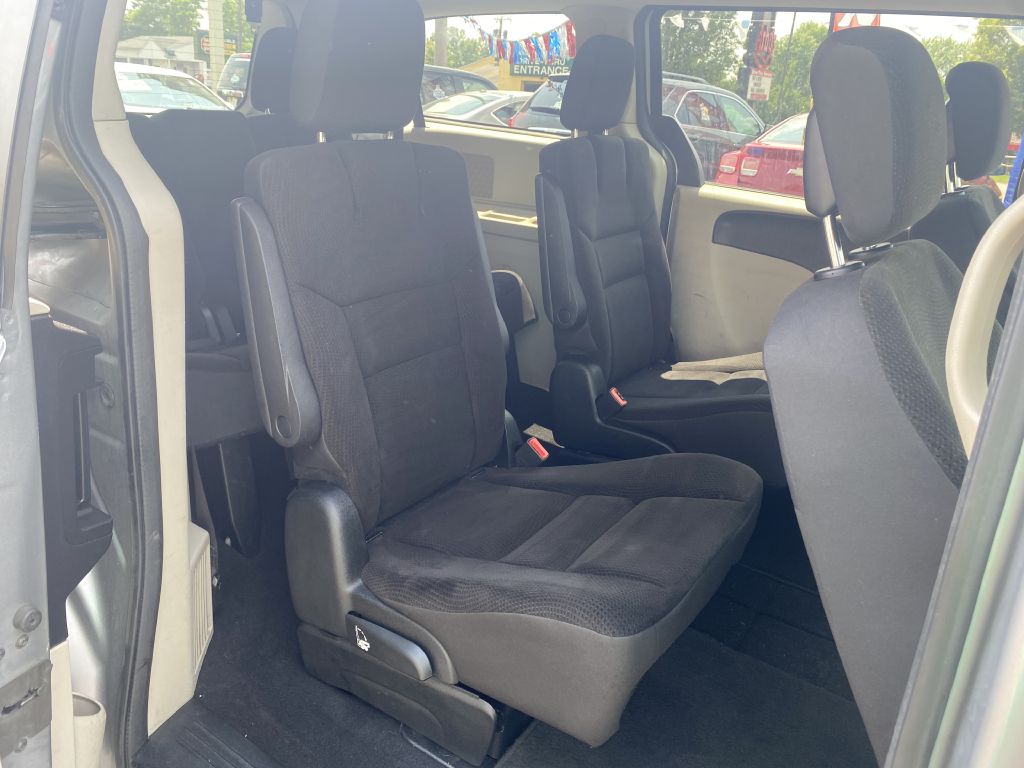 Photo 18 of this DODGE GRAND CARAVAN