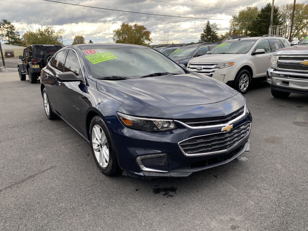 Photo 3 of this CHEVROLET MALIBU