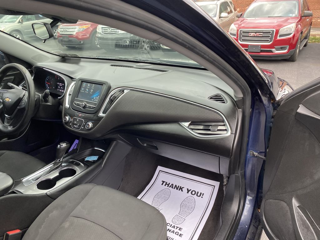 Photo 17 of this CHEVROLET MALIBU