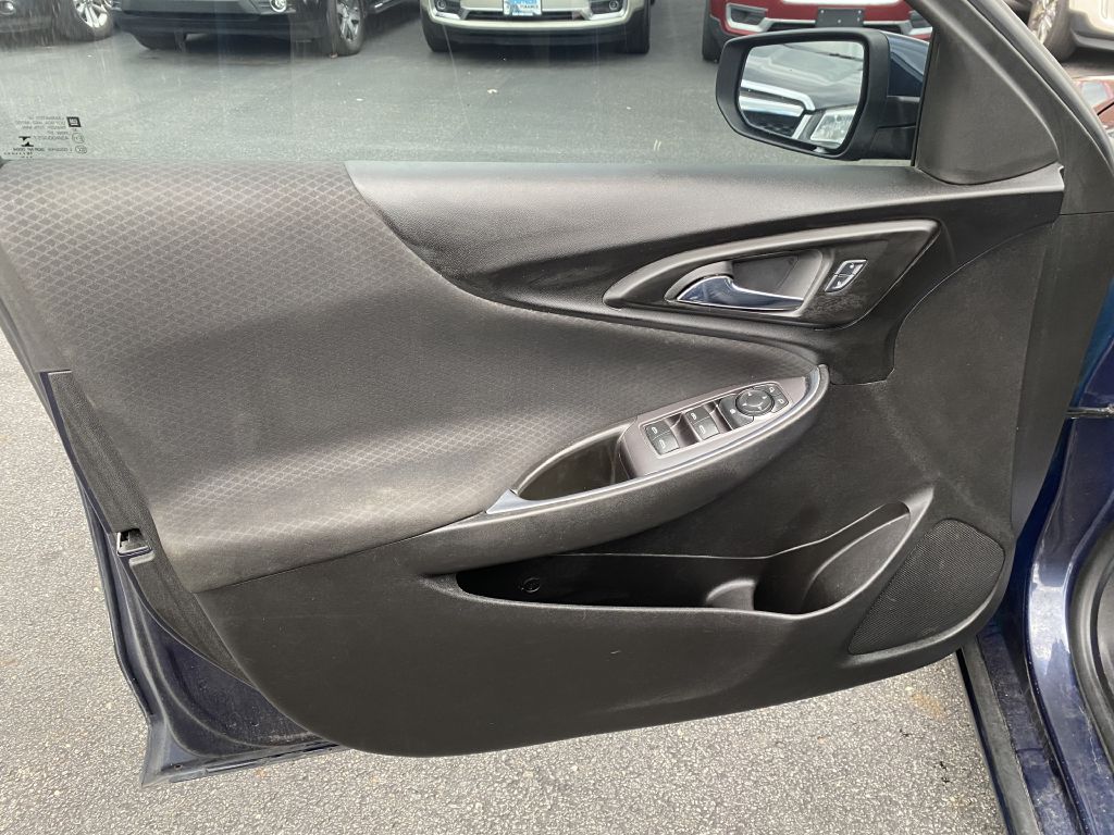 Photo 19 of this CHEVROLET MALIBU