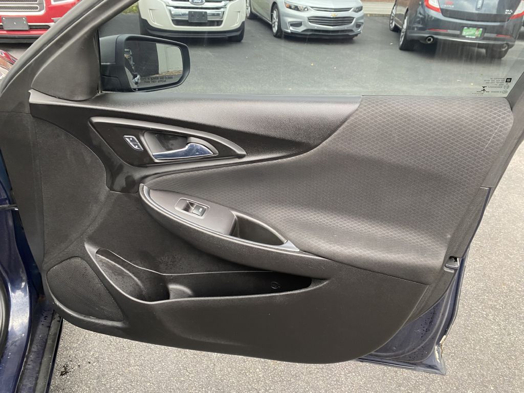 Photo 22 of this CHEVROLET MALIBU