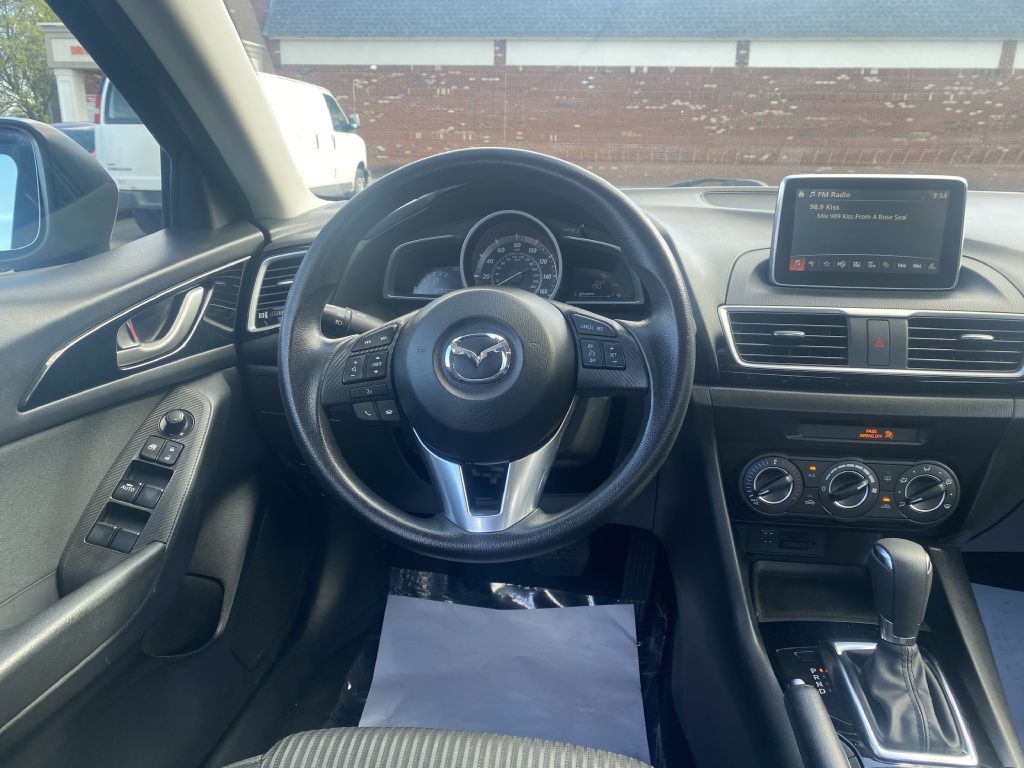 Photo 10 of this MAZDA 3