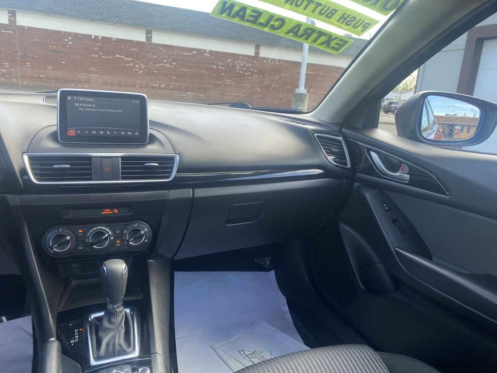 Photo 11 of this MAZDA 3