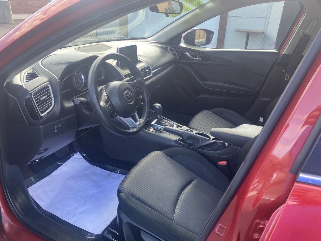 Photo 14 of this MAZDA 3