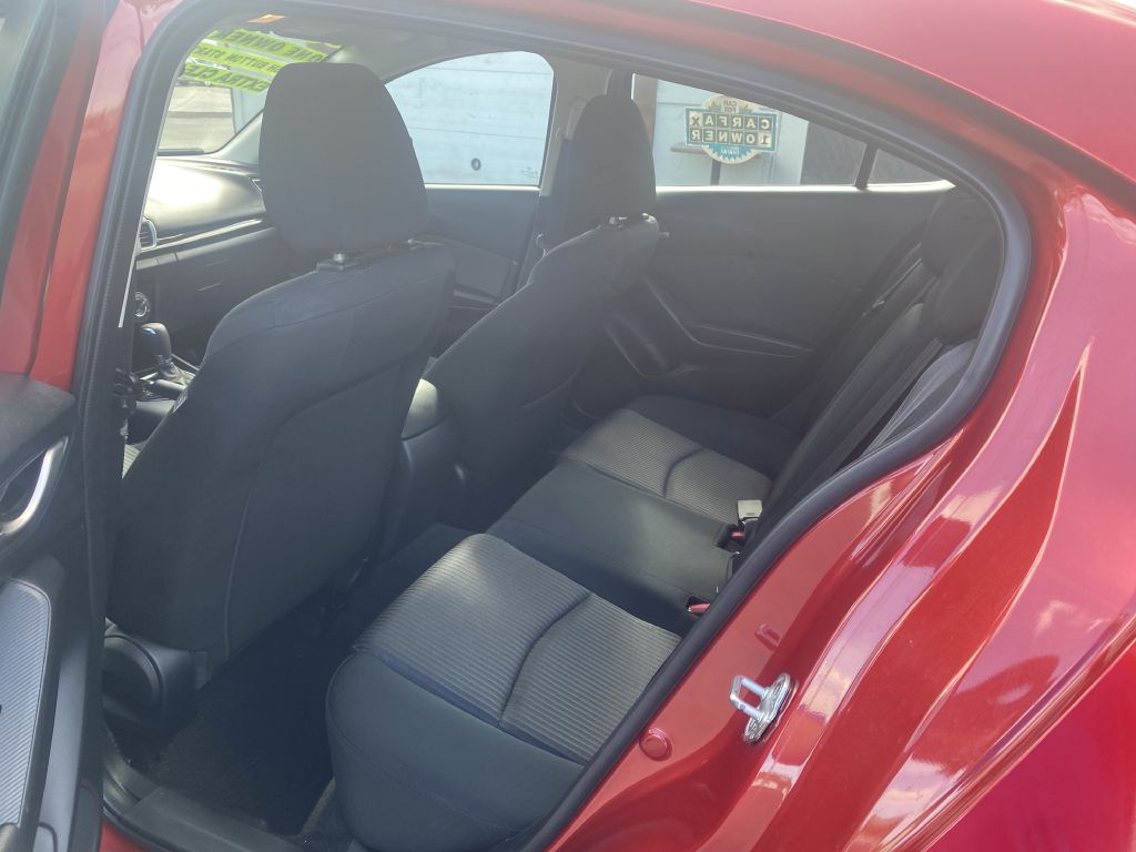 Photo 15 of this MAZDA 3