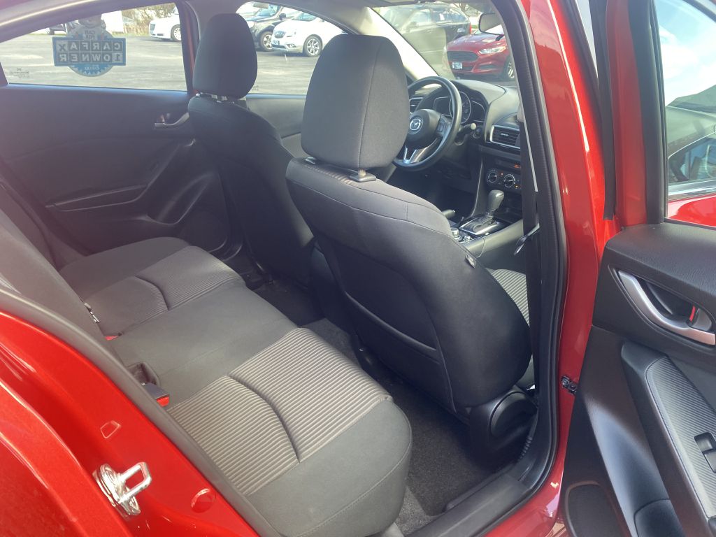 Photo 16 of this MAZDA 3