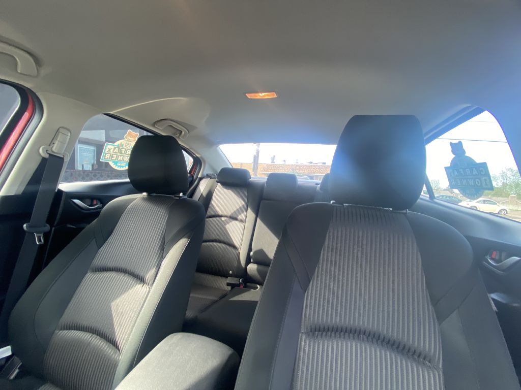 Photo 18 of this MAZDA 3